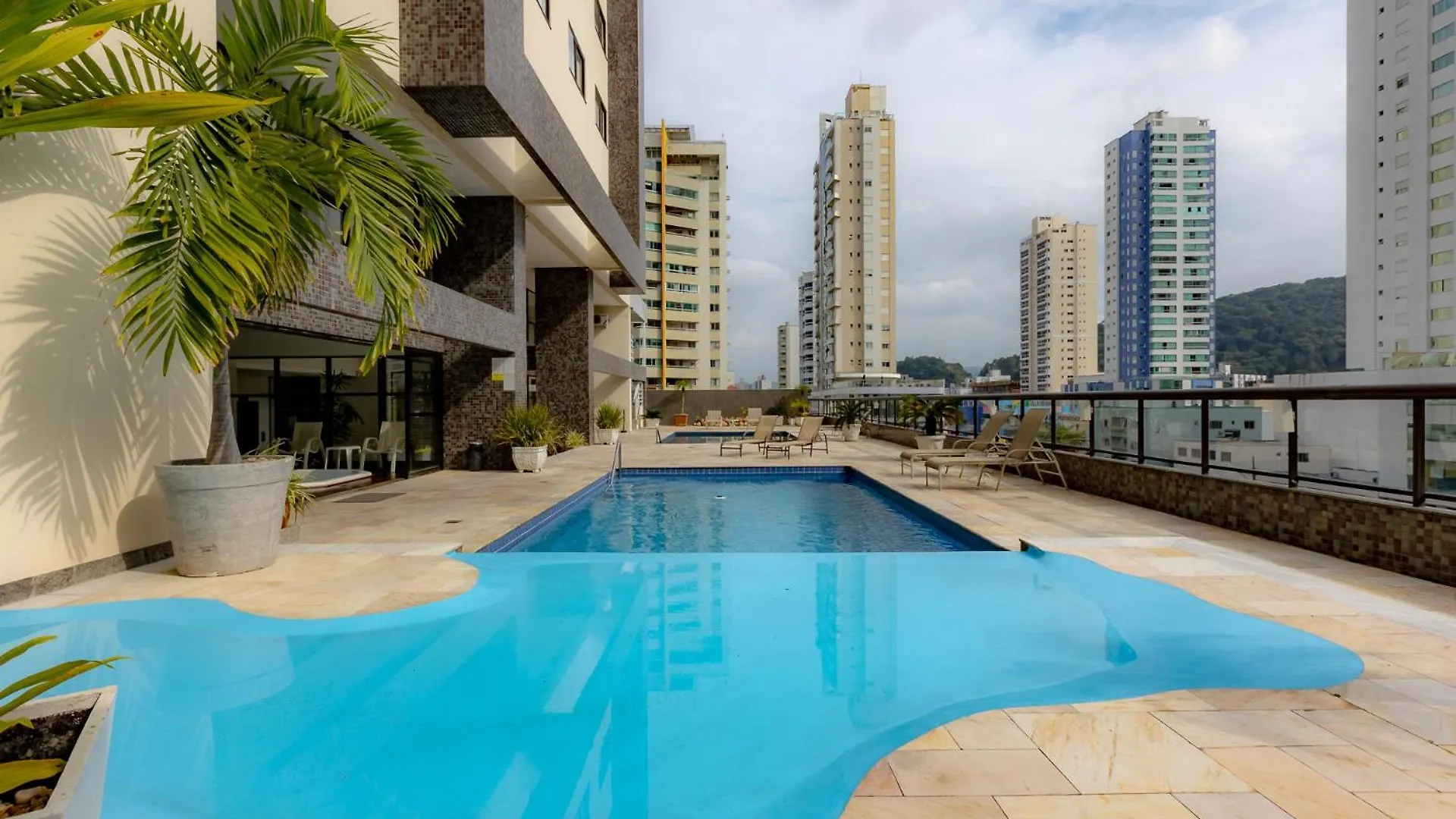 Apt 1 Dorm Com Vaga - 400M Da Praia Balneário Camboriú Apartamento